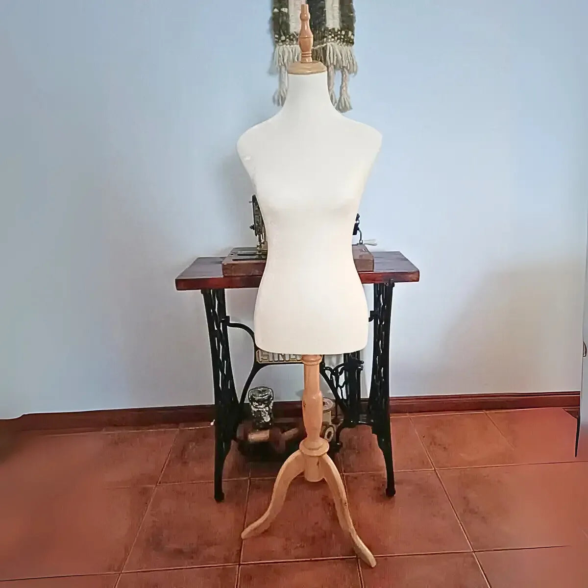 Torso Maniqui De Dama Costura Sastre Pedestal Madera Velvet