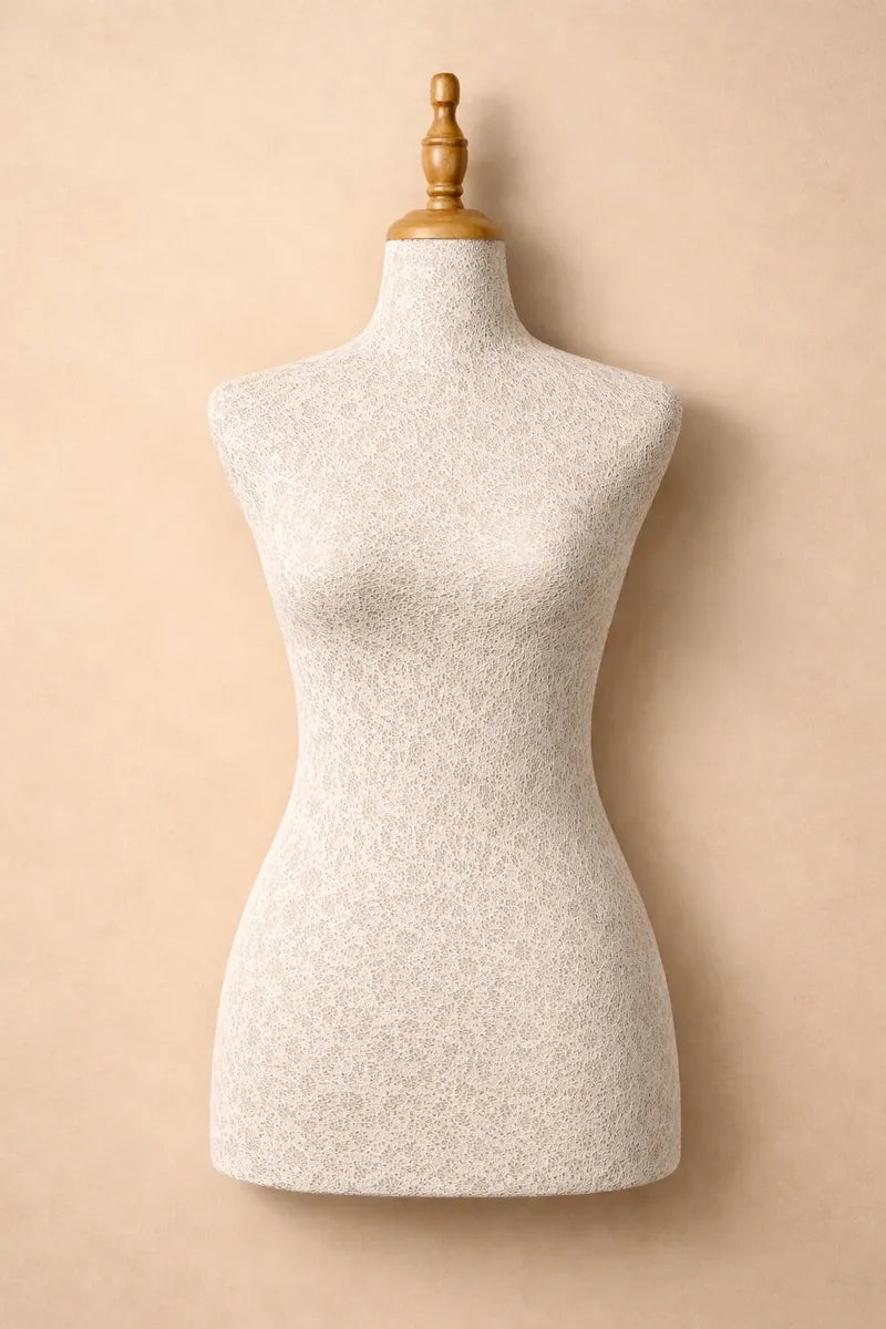 Maniquí Torso Vestido Con Tela Pedestal Madera Exhibidor